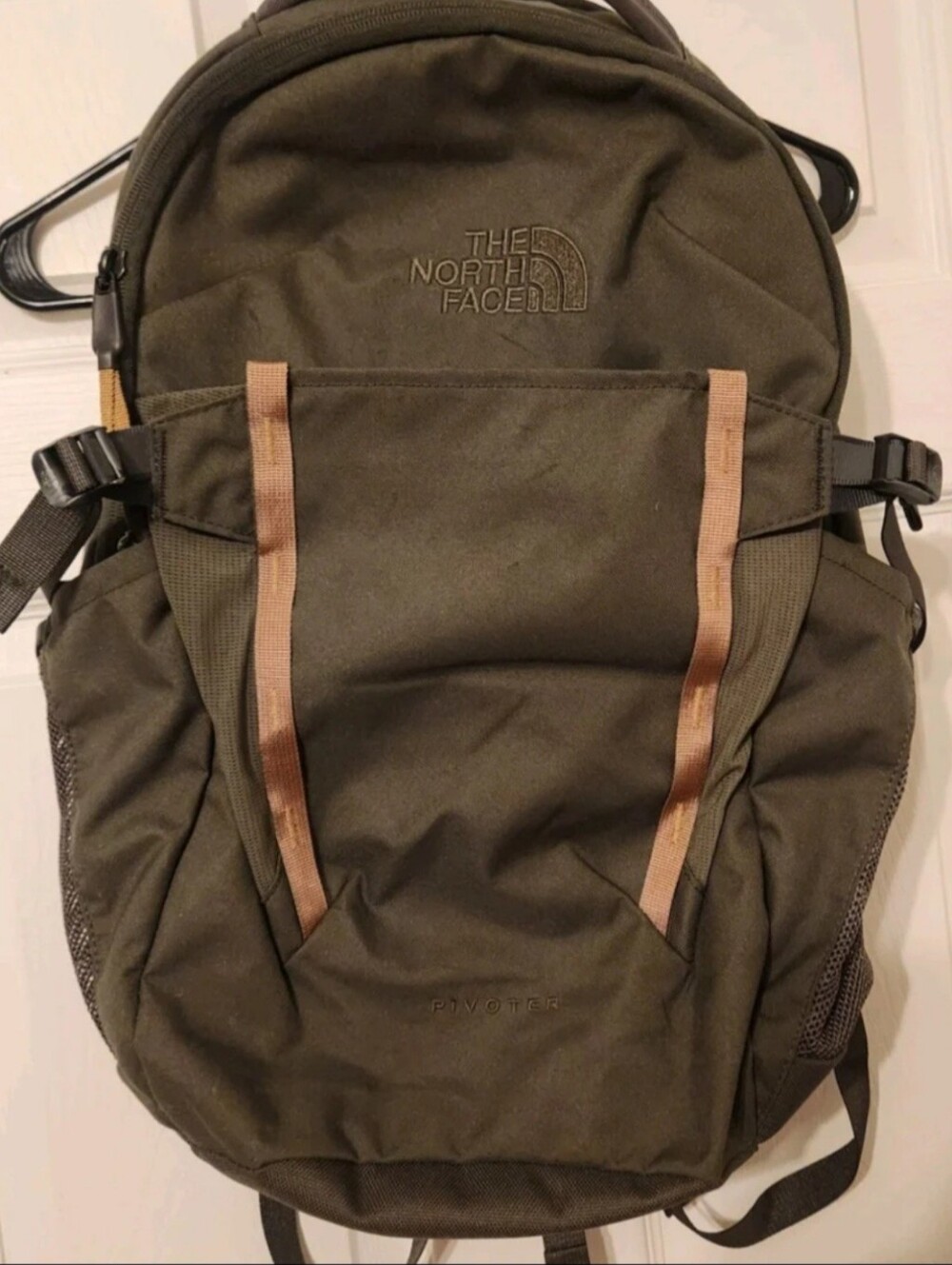 The North Face Pivoter Backpack "Taupe Green/Utility Brown" Great Cond. 27.2 L